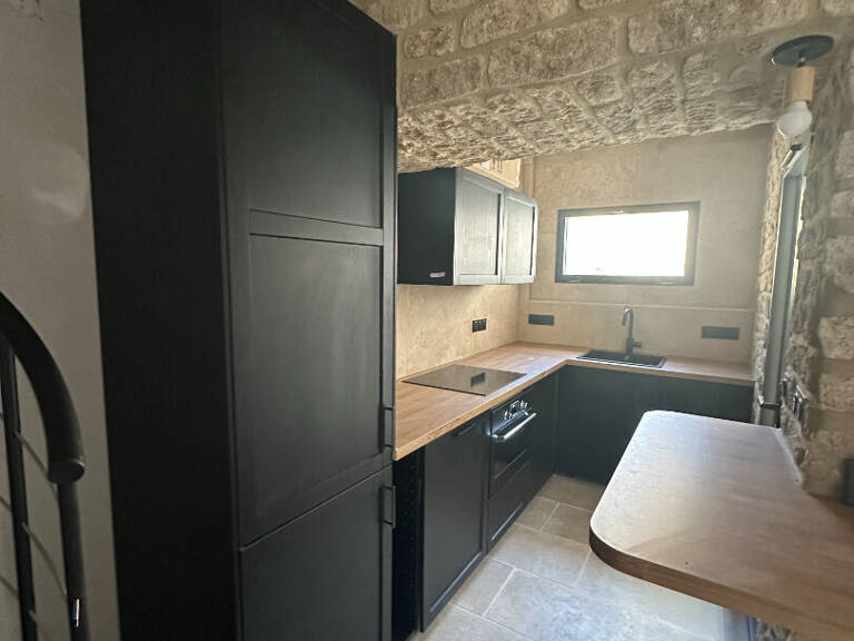 Mouriès : Maison de village en Pierre + cour — photo 1