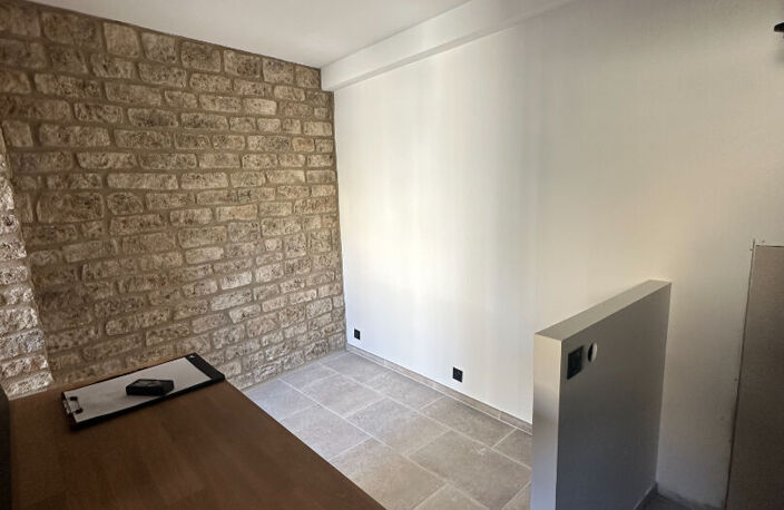 Mouriès : Maison de village en Pierre + cour — photo 2