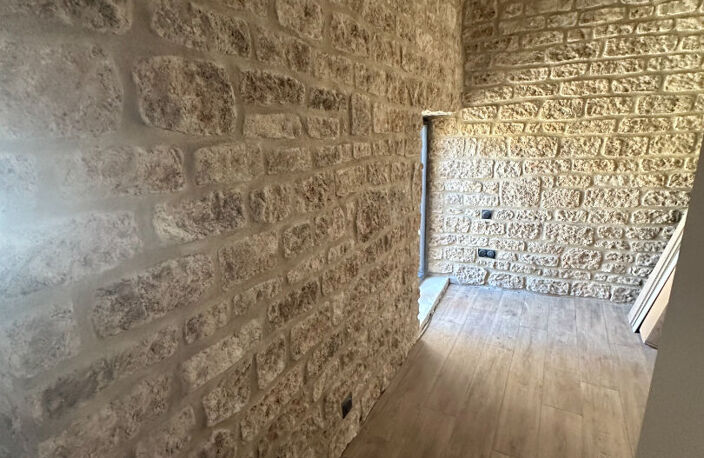Mouriès : Maison de village en Pierre + cour — photo 3