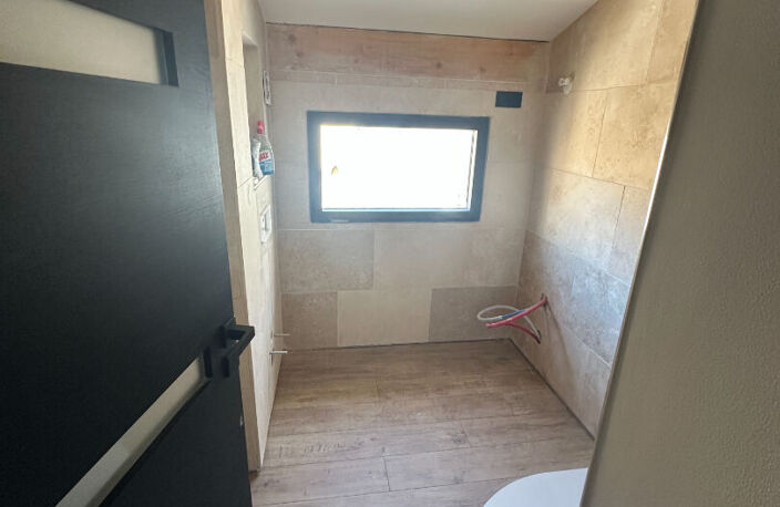 Mouriès : Maison de village en Pierre + cour — photo 4