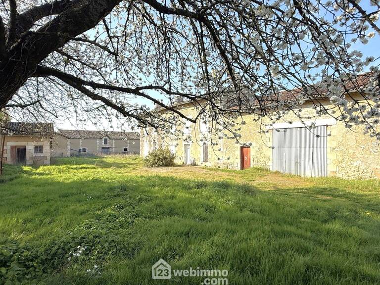Corps de ferme - 1700m² - Poitiers — photo 1
