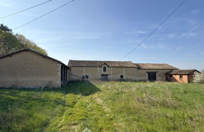 Corps de ferme - 1700m² - Poitiers — photo 3