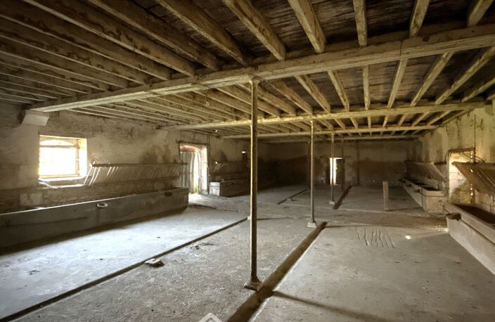 Corps de ferme - 1700m² - Poitiers — photo 4