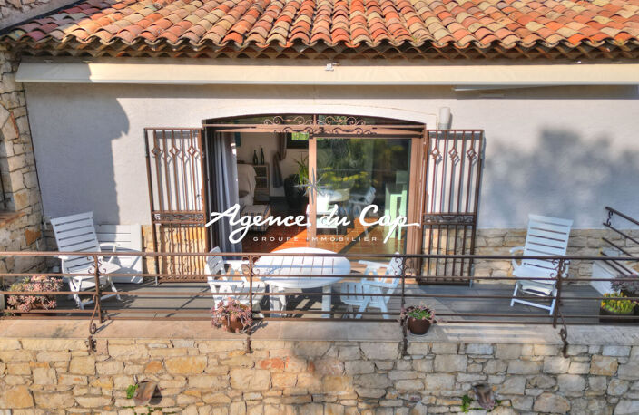 SAINT-RAPHAËL - BOULOURIS / VILLA DE CARACTÈRE 205 M² — photo 3