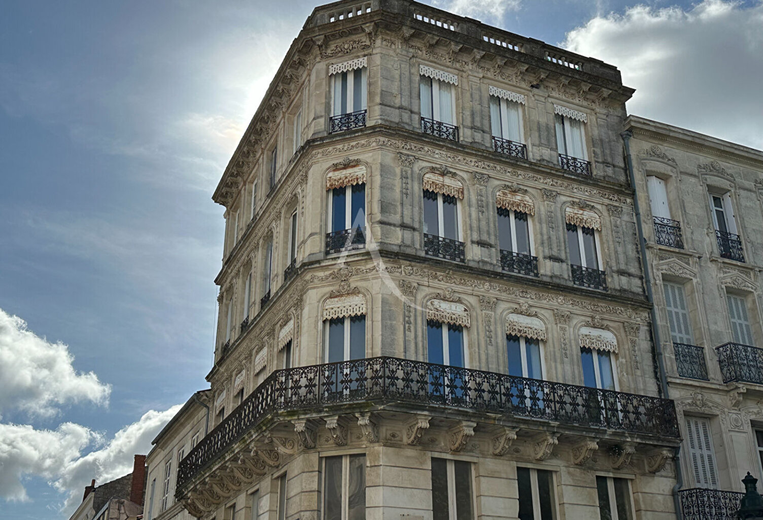 EMPLACEMENT D'EXCEPTION PLACE COLBERT Appartement Rochefort 2 pièce(s) 59.77 m2 — photo 1