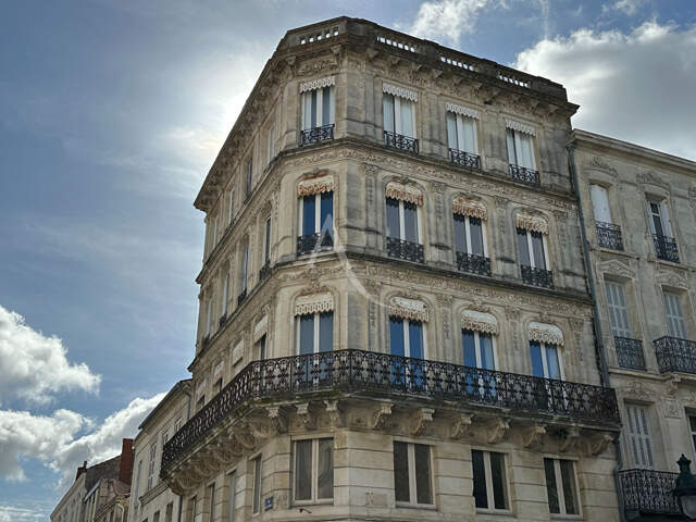 EMPLACEMENT D'EXCEPTION PLACE COLBERT Appartement Rochefort 2 pièce(s) 59.77 m2 — photo du bien