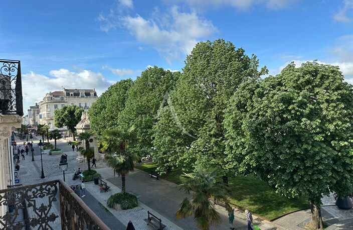 EMPLACEMENT D'EXCEPTION PLACE COLBERT Appartement Rochefort 2 pièce(s) 59.77 m2 — photo 4