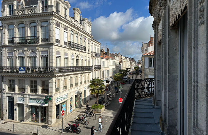 EMPLACEMENT D'EXCEPTION PLACE COLBERT Appartement Rochefort 2 pièce(s) 59.77 m2 — photo 5