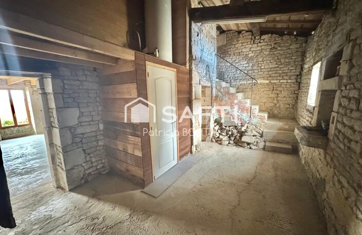 ANCIEN CORPS DE FERME A BENET A RENOVER ! — photo 3