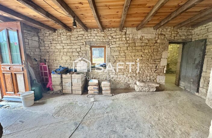 ANCIEN CORPS DE FERME A BENET A RENOVER ! — photo 4