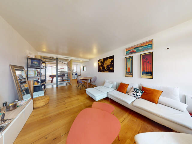 Maison de village atypique en plein cœur de ville   Grand garage, cour et beaux volumes — photo du bien