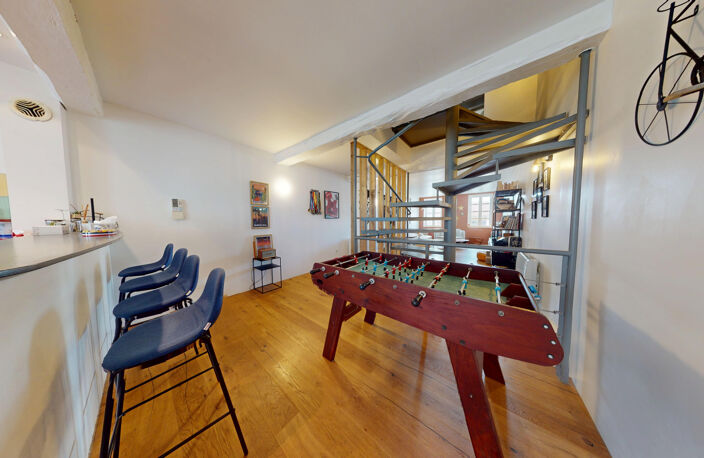 Maison de village atypique en plein cœur de ville   Grand garage, cour et beaux volumes — photo 2