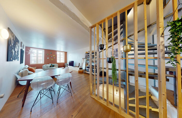 Maison de village atypique en plein cœur de ville   Grand garage, cour et beaux volumes — photo 4