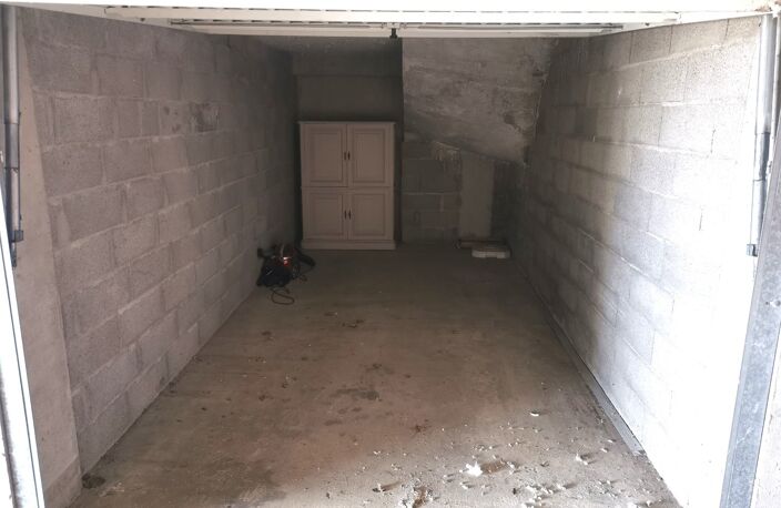 Garage — photo 2