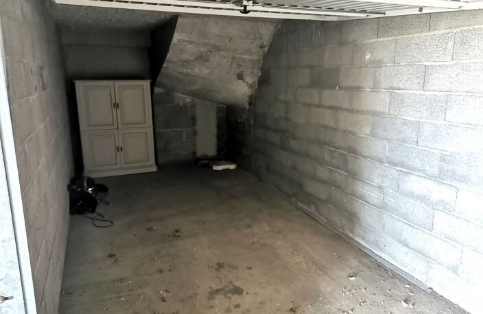 Garage — photo 3
