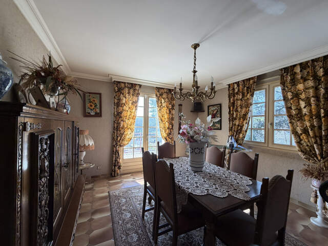 Maison des années 70 5 chambres et grands terrain — photo du bien
