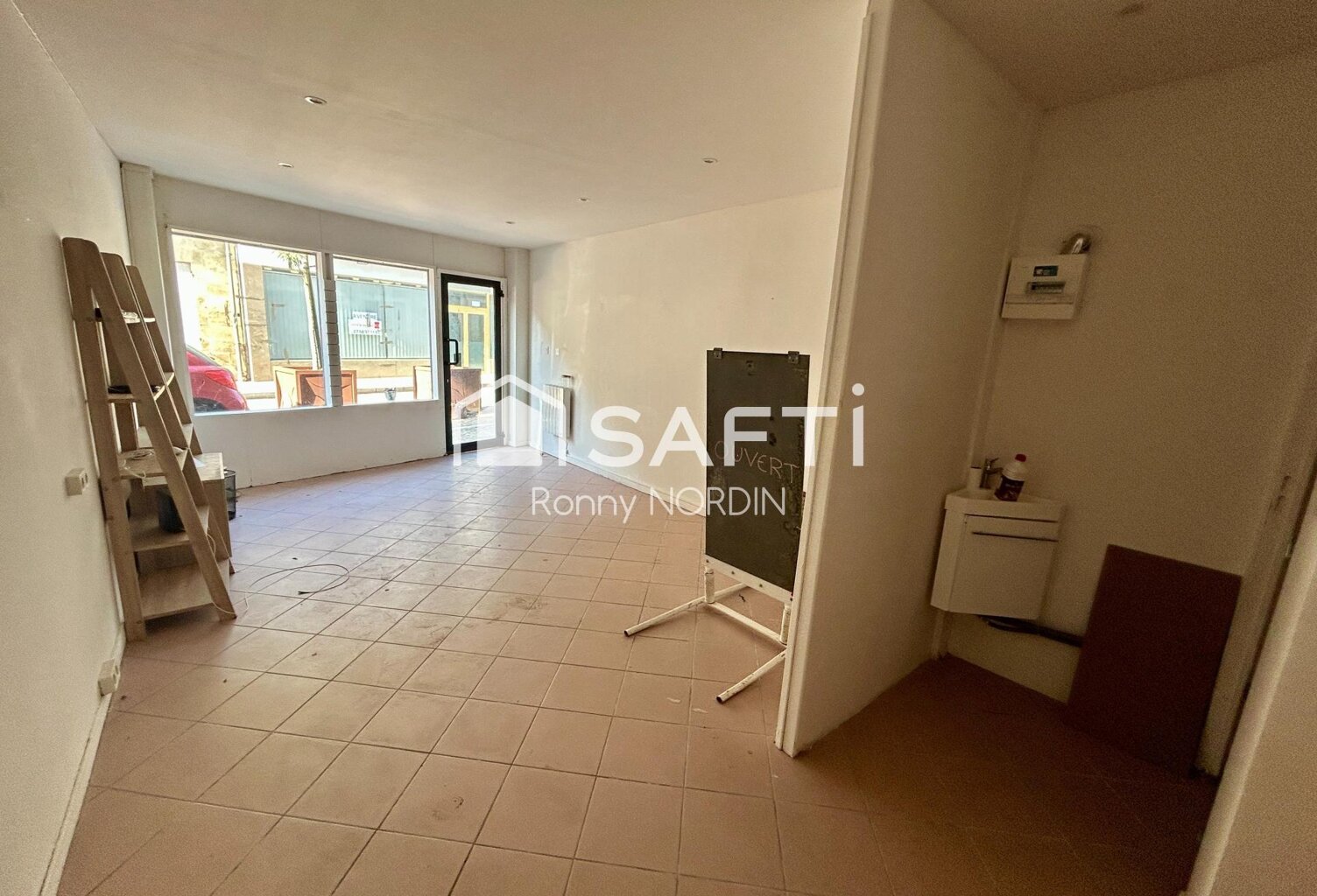 Immeuble 200 m2 Un local commercial + 2 Appartements + — photo 1