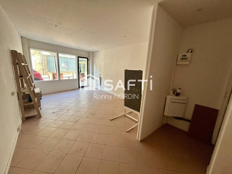 Immeuble 200 m2 Un local commercial + 2 Appartements + — photo 1