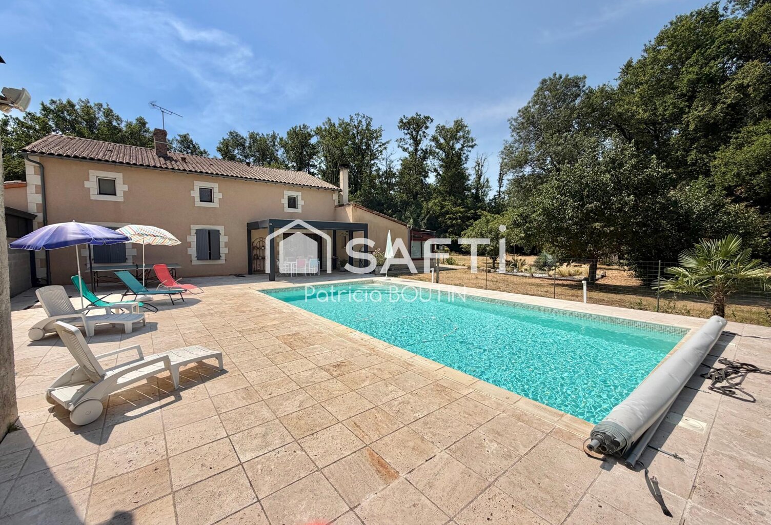 MAISON EN PIERRE 5 CHAMBRES + STUDIO ATTENANT ET PISCINE AVEC JARDIN A LEZAY — photo 1