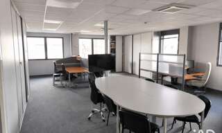 Bureau  430 m² à louer à Décines-Charpieu (69150)