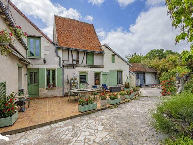 Maison en pierre de 6 pièces principales — photo du bien