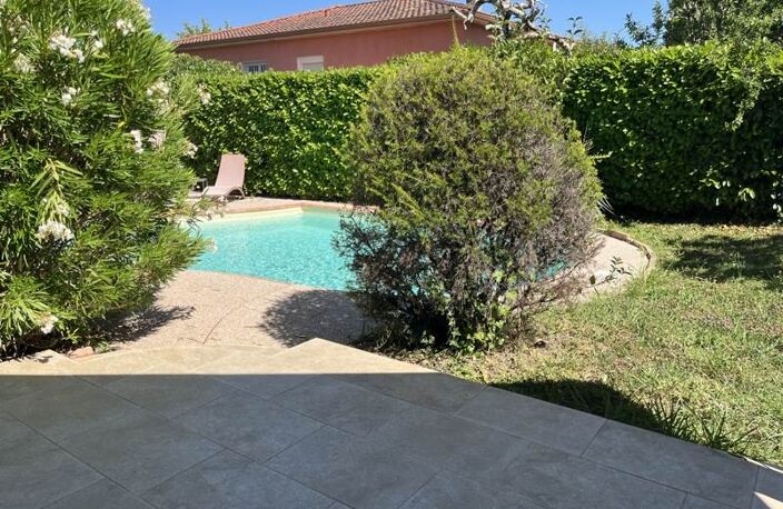 Villa de 5 pièces principales — photo 2