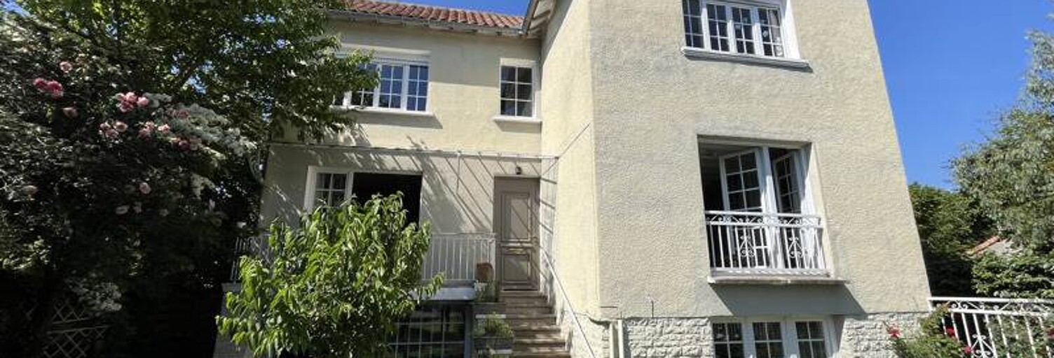 Maison 5 Pièces 106 m² à vendre à Les Adjots (16700)