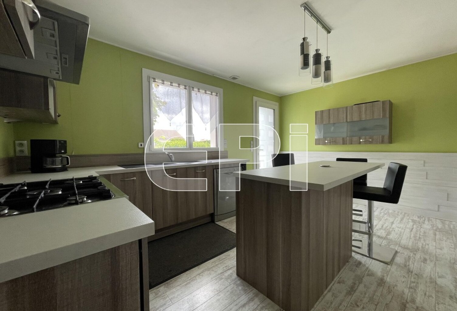 Maison de plain-pied :<br>Cuisine,séjour-salon avec accès vér — photo 1