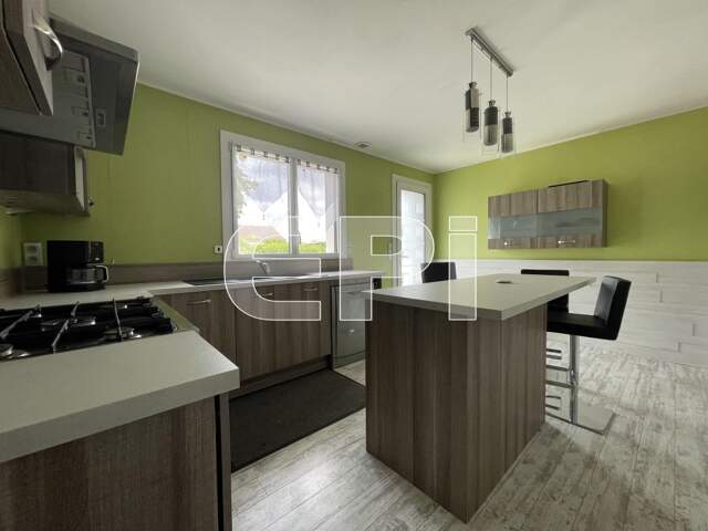 Maison de plain-pied :<br>Cuisine,séjour-salon avec accès vér — photo du bien