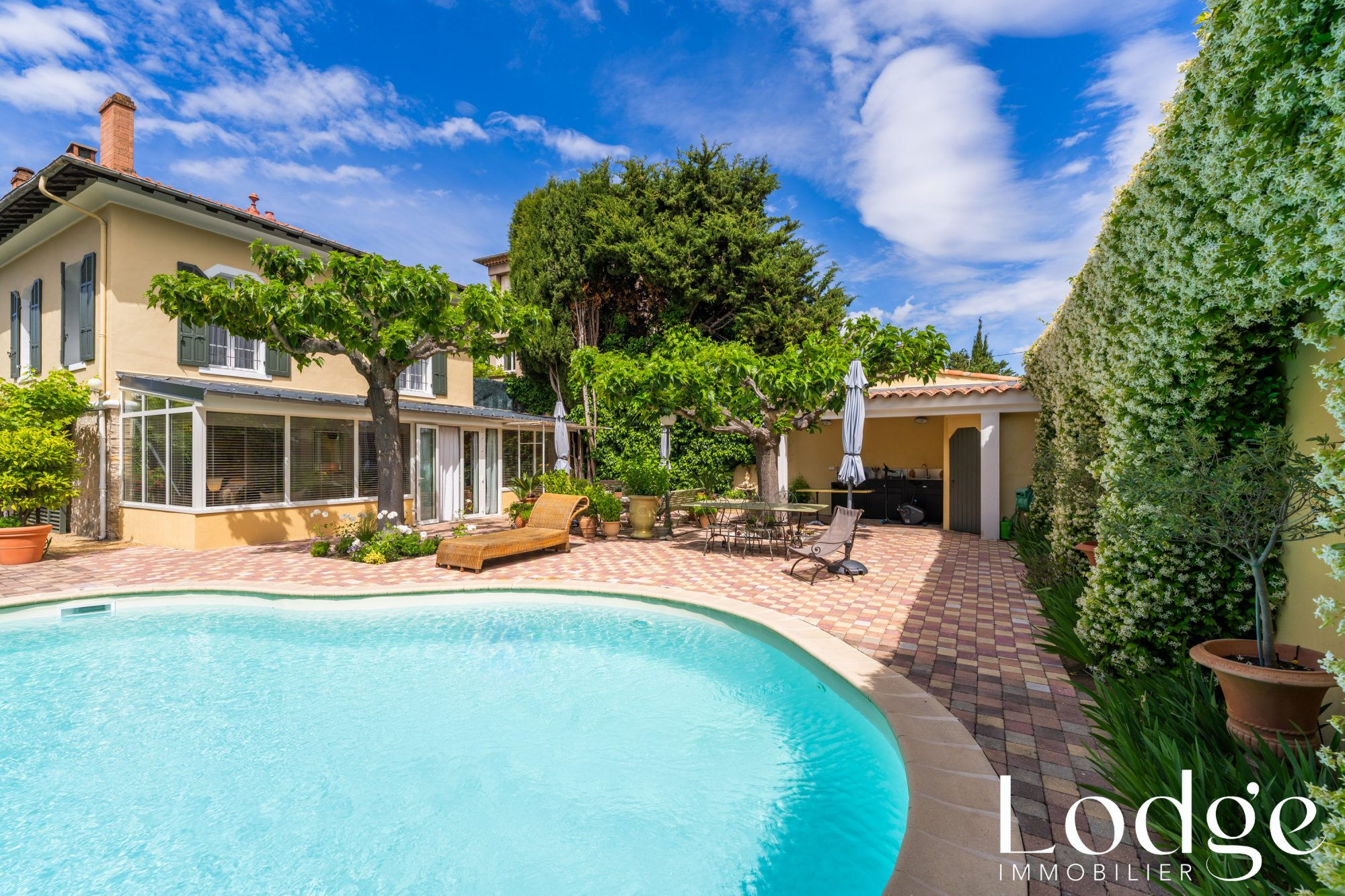 Villa / Maison  T7 à vendre Aix-en-Provence 13100