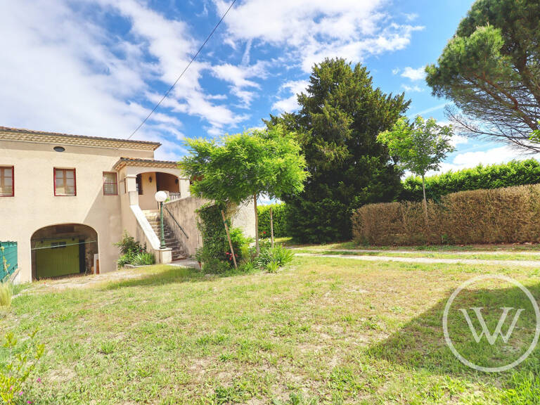 Maison T7 de 149,4m² avec dépendances, sur une parcelle de 301 — photo 1