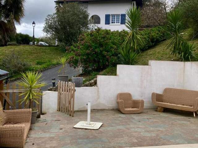 Villa avec piscine chauffée, 9 pieces sur 6575m2 de terrain — photo du bien