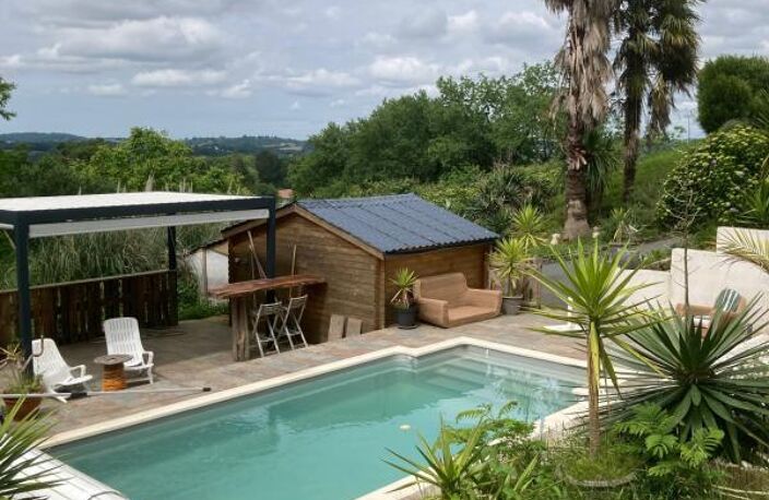 Villa avec piscine chauffée, 9 pieces sur 6575m2 de terrain — photo 2
