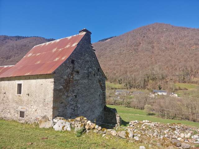 Ancienne maison habitation  et grange à restaurer — photo du bien