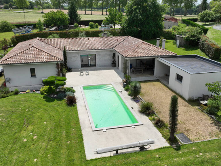 Villa contemporaine de 2017, 4 garages, carport, piscine, pool house, terrain boisé de 8450 M2 — photo 1