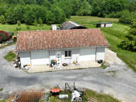 Villa contemporaine de 2017, 4 garages, carport, piscine, pool house, terrain boisé de 8450 M2 — photo 2