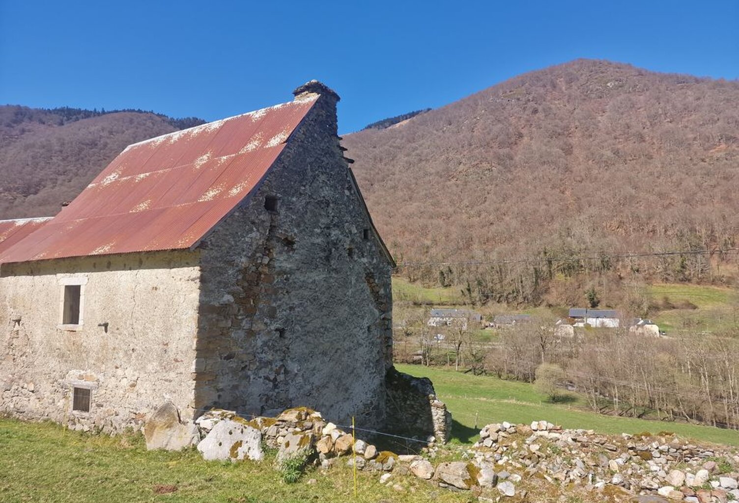 Ancienne maison habitation  et grange à restaurer — photo 1
