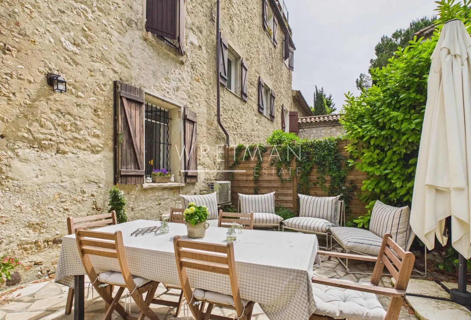 Appartement renové avec grande terrasse  – Cagnes-sur-Mer — photo 1
