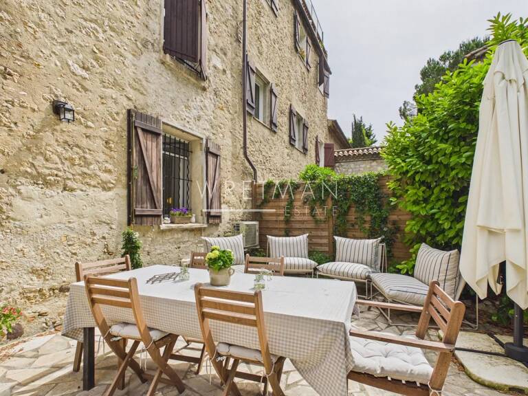 Appartement renové avec grande terrasse  – Cagnes-sur-Mer — photo 1