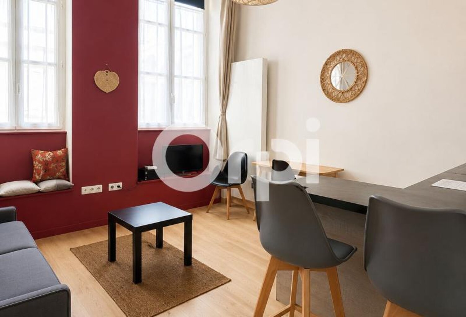 Studio meublé de charme à vendre – Quartier de la Coursive, hyper-centre de La Rochelle – Immeuble historique réhabilité — photo 1