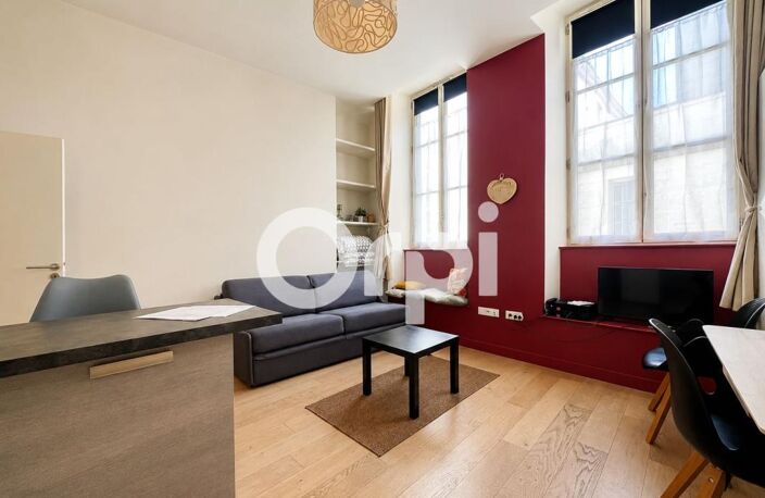 Studio meublé de charme à vendre – Quartier de la Coursive, hyper-centre de La Rochelle – Immeuble historique réhabilité — photo 3