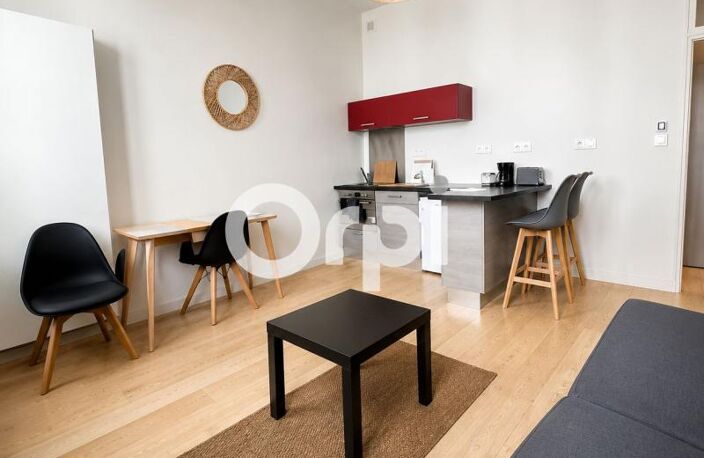 Studio meublé de charme à vendre – Quartier de la Coursive, hyper-centre de La Rochelle – Immeuble historique réhabilité — photo 4