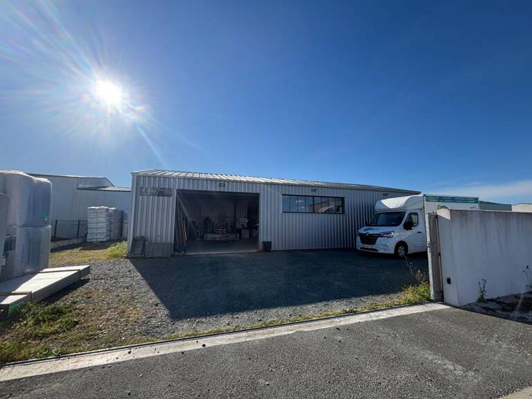 Hangar — photo 1