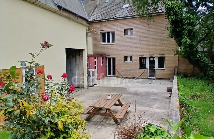 A Vendre - Maison de bourg rénovée surv parcelle d'env. 500 m2 – 190 m² – 5 chambres – équipements modernes : une opportunité rare au centre bourg. MORTAIN (50) — photo 3