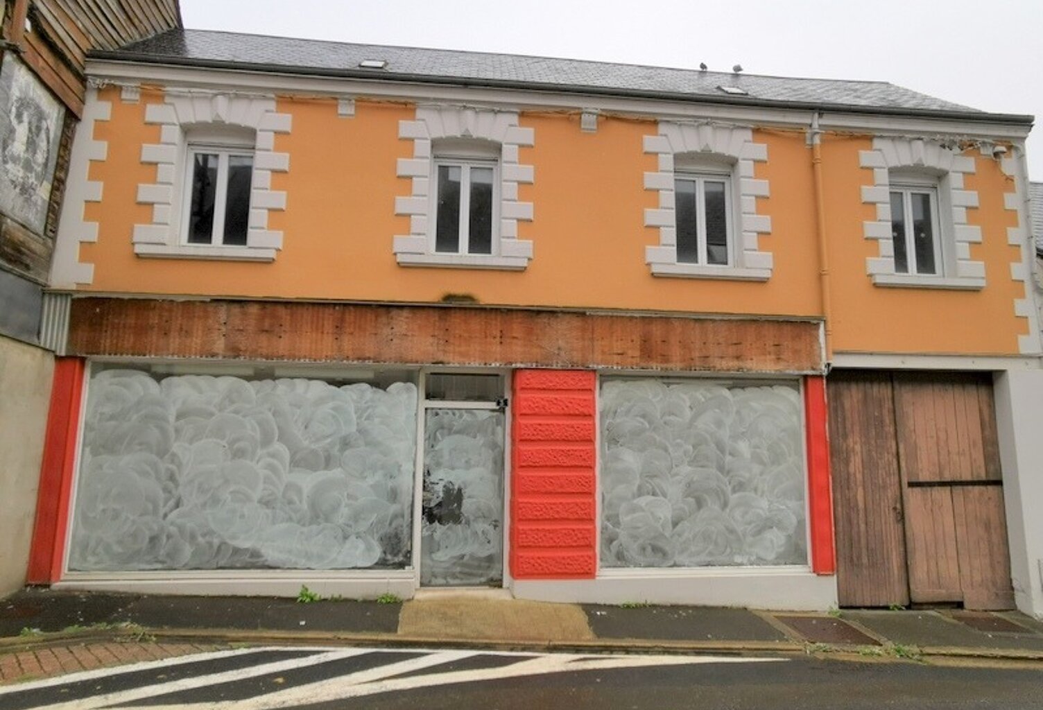 Dpt Sarthe (72), à vendre BESSE SUR BRAYE Local commercial ou habitation — photo 1