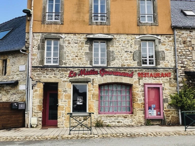 Opportunité Rare au Cœur de Crozon : Murs Commerciaux et Habitation à Fort Potentiel — photo 1