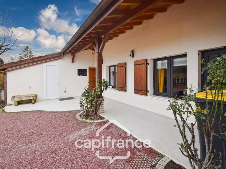 Maison de plain-pied entièrement rénovée avec jardin clos, dépendance et charme authentique – Secteur LONS LE SAUNIER (39000), BLETTERANS (39140), LOUHANS (71500) — photo 1