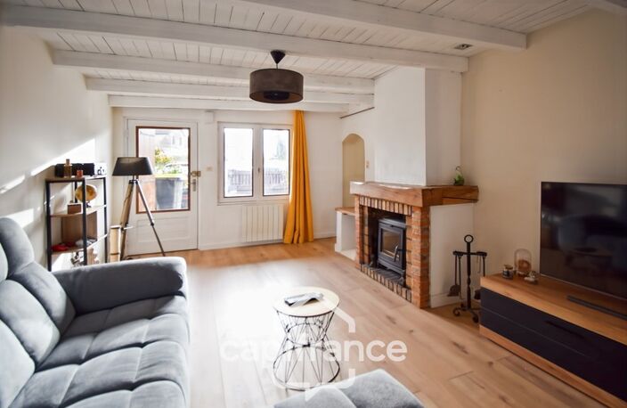 Maison de plain-pied entièrement rénovée avec jardin clos, dépendance et charme authentique – Secteur LONS LE SAUNIER (39000), BLETTERANS (39140), LOUHANS (71500) — photo 4