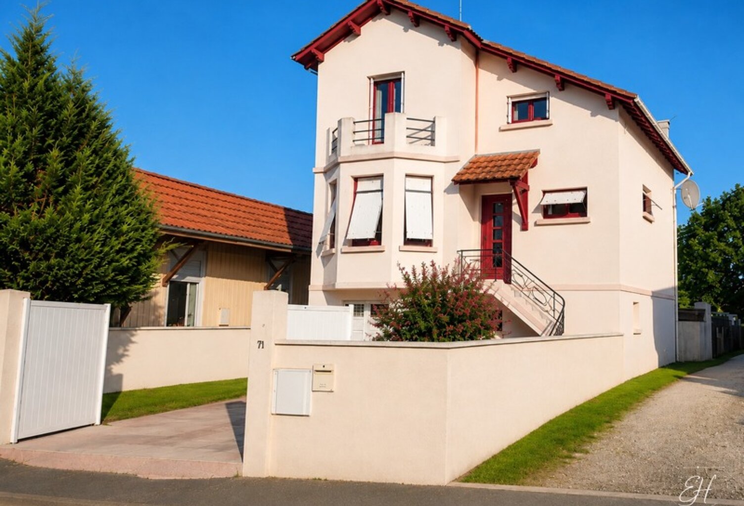 Maison familiale à Bergerac avec sous-sol total et beau potentiel — photo 1