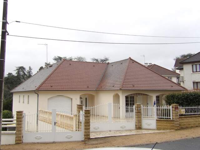 Maison à vendre 12 pièces NERIS LES BAINS (03) — photo du bien